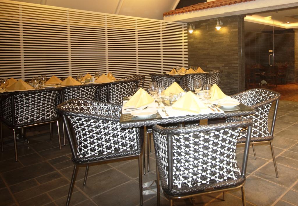 Hotel The Fern Residency, Miramar Panaji Esterno foto