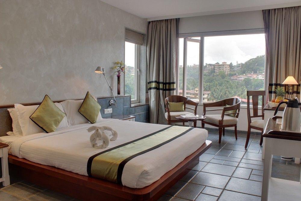 Hotel The Fern Residency, Miramar Panaji Esterno foto
