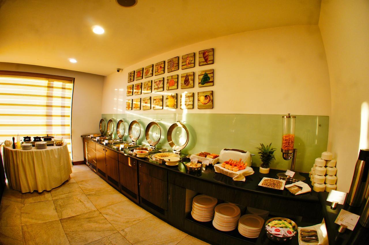 Hotel The Fern Residency, Miramar Panaji Esterno foto