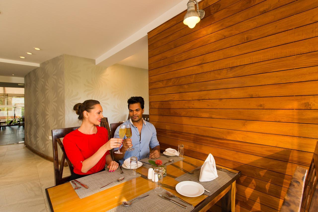 Hotel The Fern Residency, Miramar Panaji Esterno foto