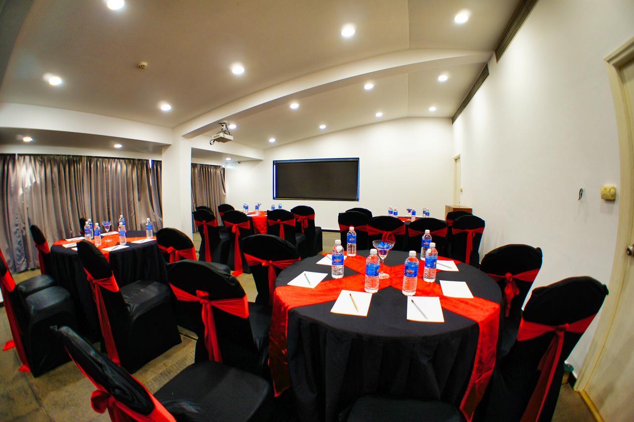 Hotel The Fern Residency, Miramar Panaji Esterno foto