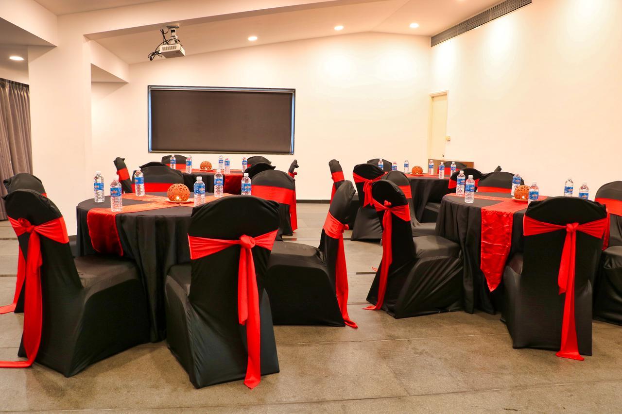Hotel The Fern Residency, Miramar Panaji Esterno foto